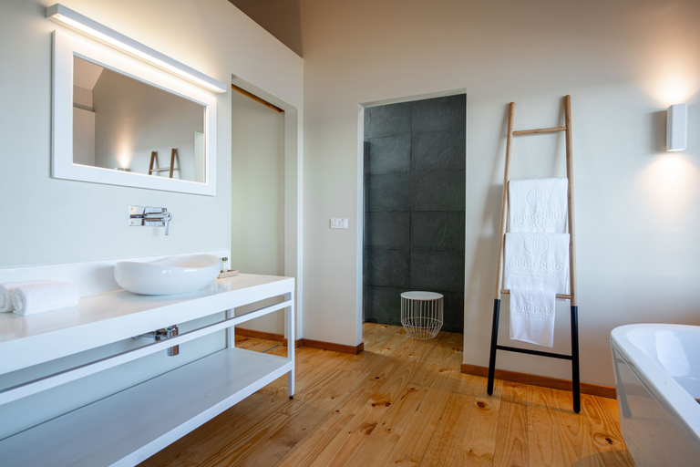 Bathroom 3, Montebelo Milibangalala Bay Resort, Matutuíne