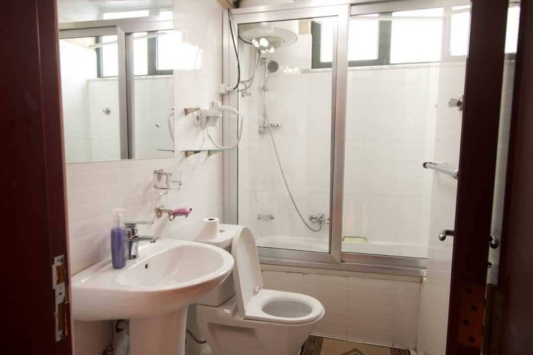 Bathroom, Nigist Towers Hotel & Apartments, Addis Abeba