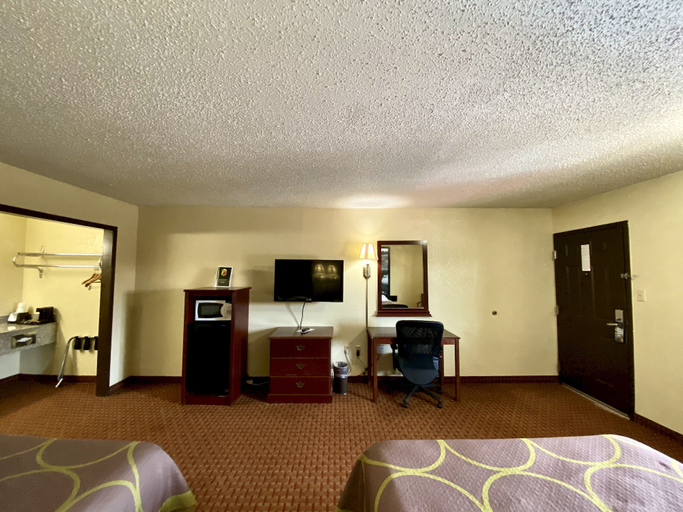 Bedroom 3, Super 8 by Wyndham Shawnee, Pottawatomie