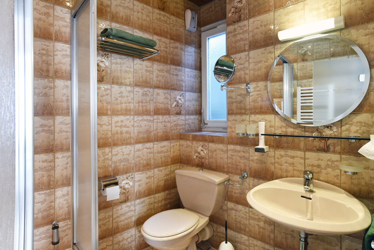 Bathroom 5, Goldener Hirsch, Bayreuth