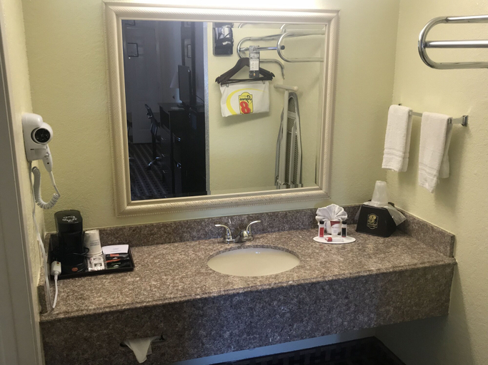 Bathroom 3, Super 8 by Wyndham Corsicana, Navarro