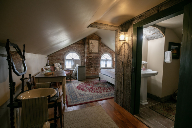 Others 5, Willard Richards Inn, Hancock