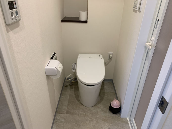 Bathroom 4, MrKINJO Miki24 in front of Makishi Station, Naha