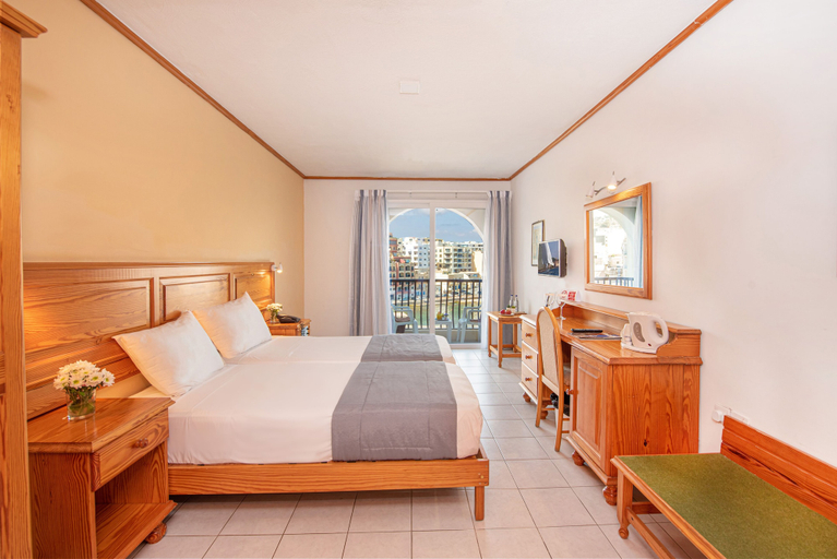 Bedroom 3, Gillieru Harbour Hotel, Saint Paul's Bay
