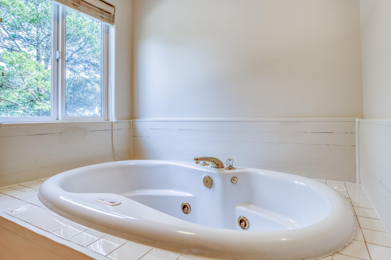 Bathroom 3, Shore Thing, Tillamook
