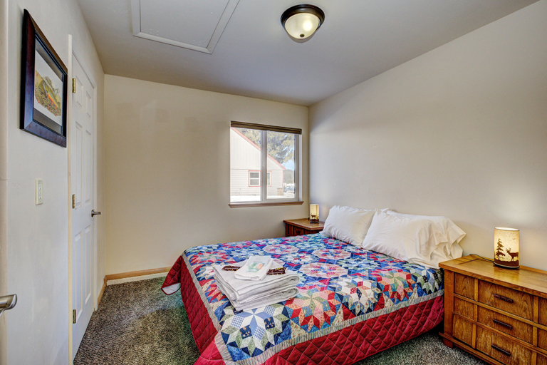 Bedroom 3, Cascade Lake Inn, Valley