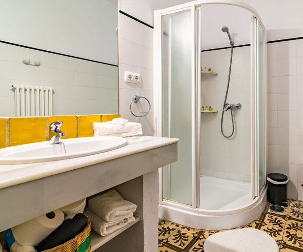 Bathroom 5, Cortijo el Indiviso, Cádiz