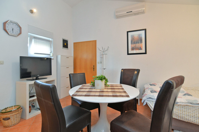 Others 5, Apartment 258, Pula