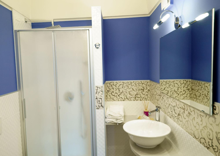 Bathroom 5, B&B San Trifone, Bari