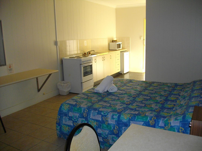 Bedroom 2, Kurrmine Beach Motel, Johnstone