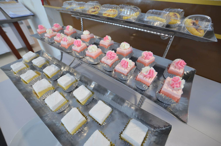 Food & Drinks 15