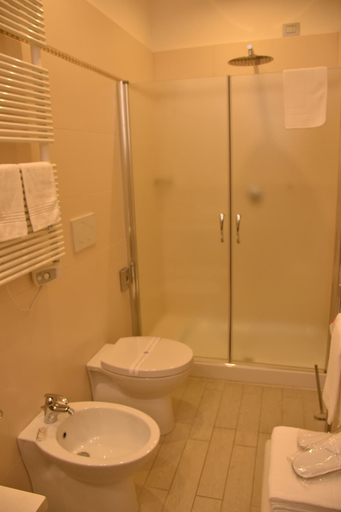 Bathroom 4, Hotel Mariano, Matera