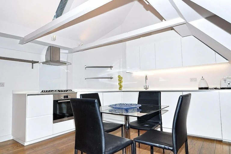 Others 5, Newly Refurbished 1 Bedroom Whitechapel, London