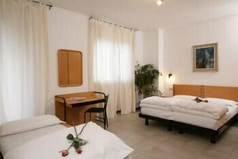 Bedroom 2, Club Hotel Costaverde, Trento
