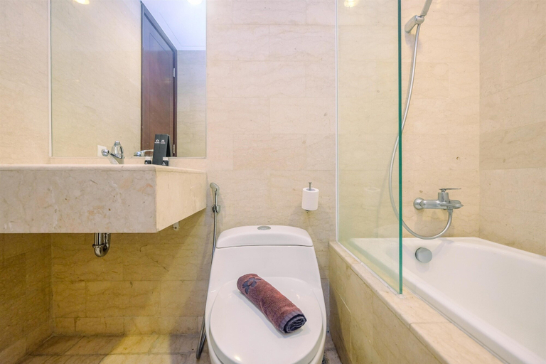 Bathroom 3, Great Choice and Spacious 3BR at The Empyreal Apartment, Jakarta Selatan