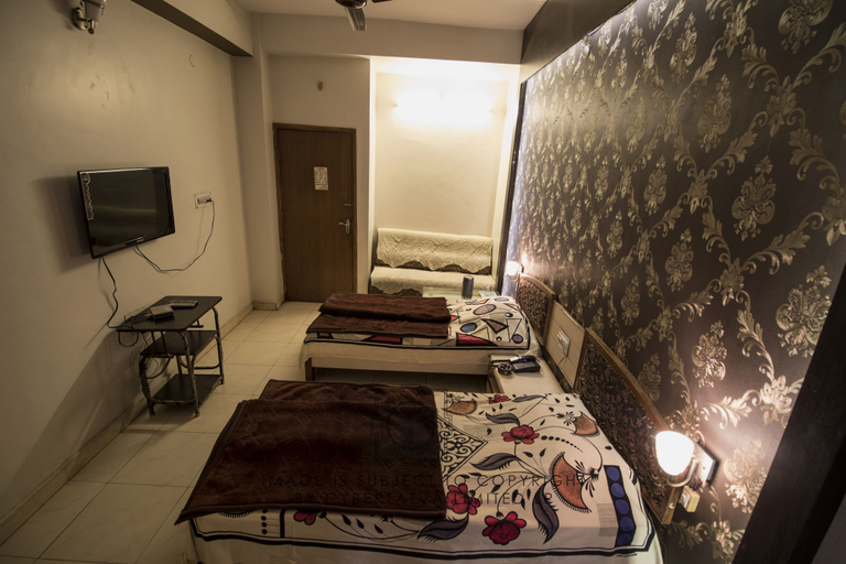 Bedroom 5, Gaurav Hotel, Bhopal