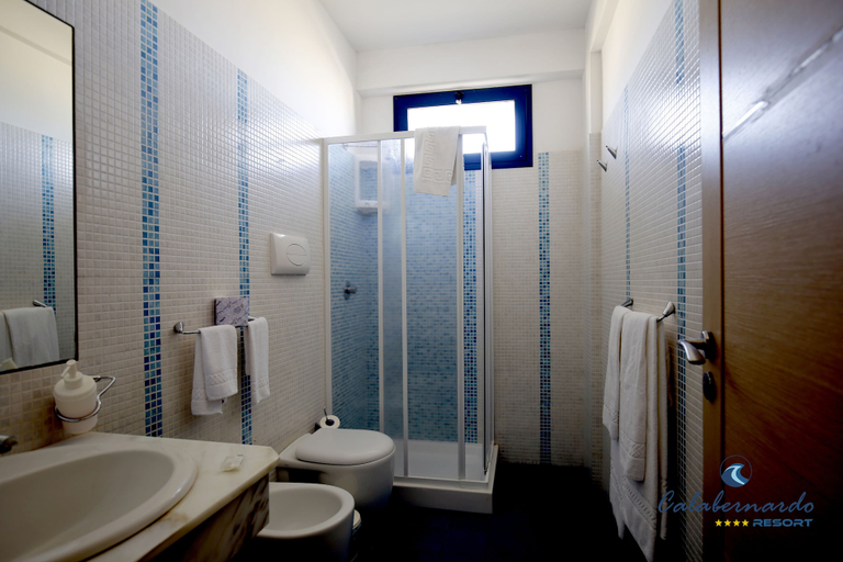 Bathroom 4, Calabernardo Resort, Syracuse