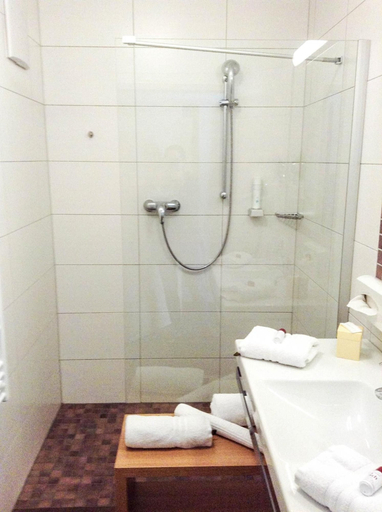 Bathroom 3, Hotel Almrausch, Zell am See
