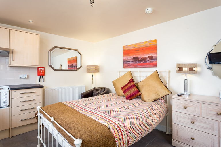 Bedroom 3, Stratford Studios, Warwickshire