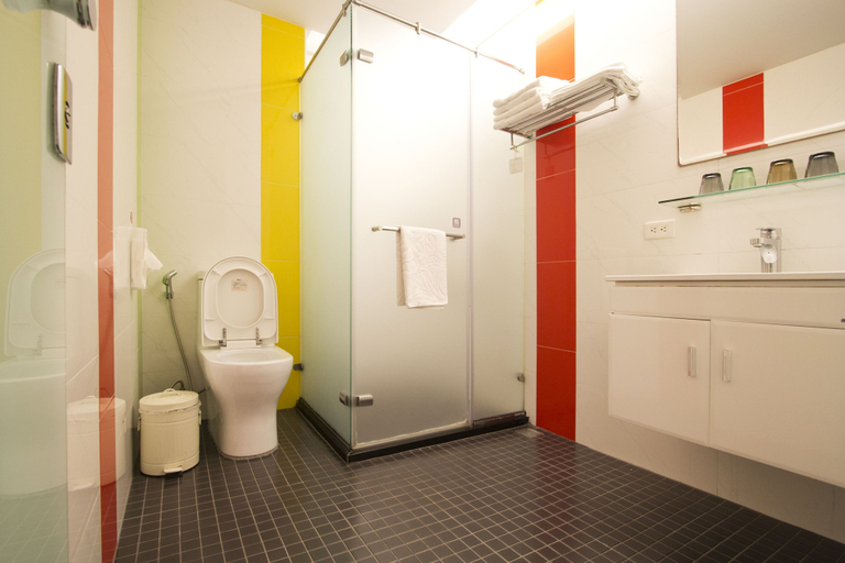 Bathroom 3, RA Guesthouse, Hualien