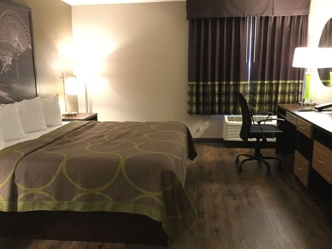 Bedroom 4, Super 8 by Wyndham South Holland, Cook