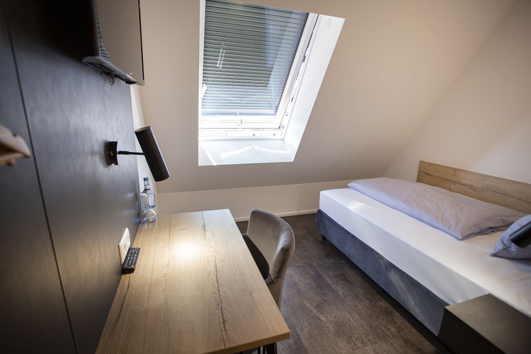Bedroom 3, Drexels Parkhotel am Schloss, Günzburg