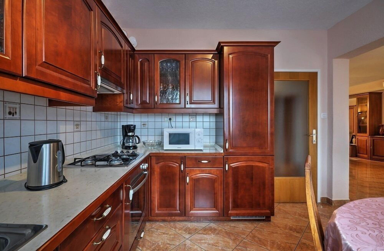 Others 5, Apartment 43, Pula