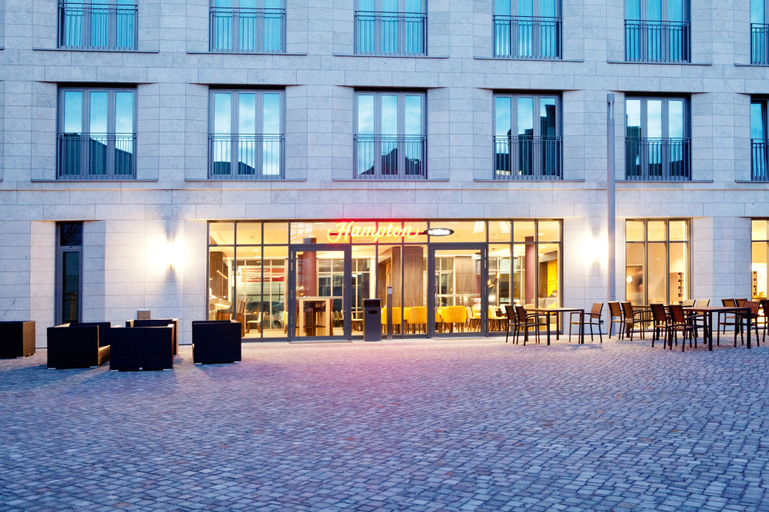 Exterior & Views 9