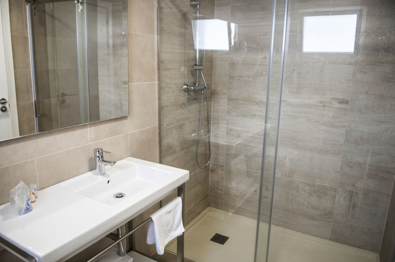 Bathroom 4, Naranjos Resort Menorca, Baleares