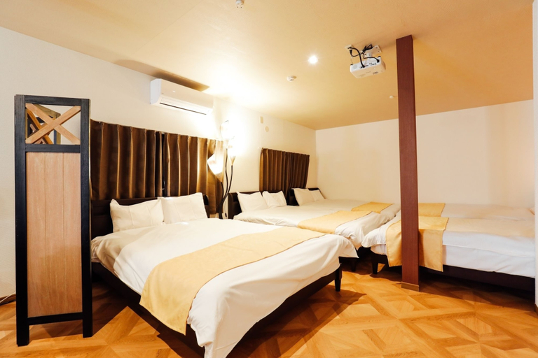 Bedroom 4, Color Nipponbashi Kuromon, Osaka
