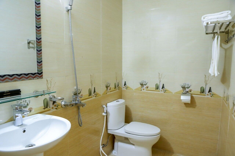 Bathroom 3, Van Xuan Royal Hotel, Hoa Lư
