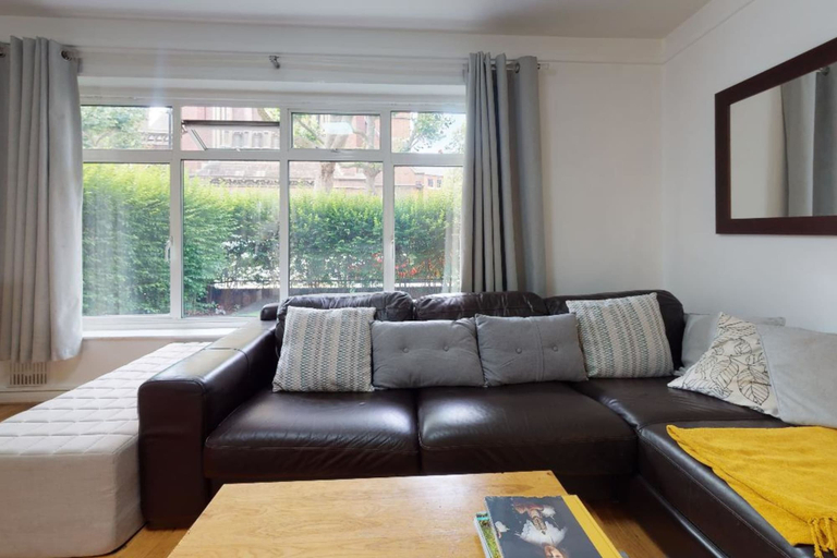 Others 5, Bright and Spacious Philbeach Garden Apartment, London