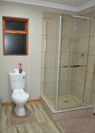Bathroom 4, La Paix Guest House, Central Karoo