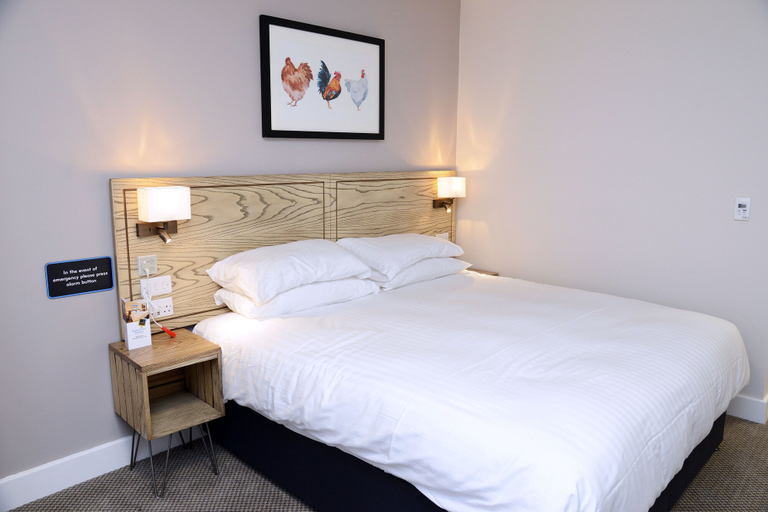 Bedroom 2, Gamston Lock, Nottingham by Marston's Inns, Nottinghamshire