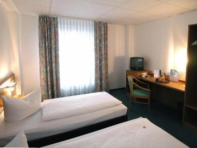 Bedroom 2, Center Hotel Drive Inn, Bamberg