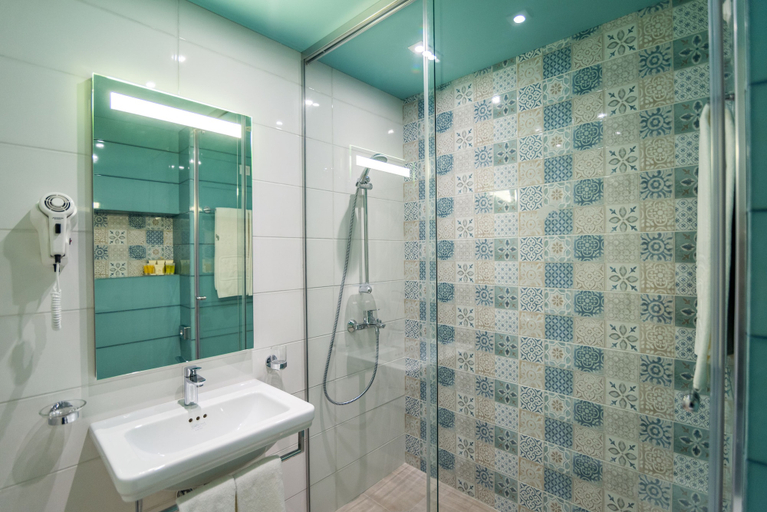 Bathroom 4, HVD Nympha, Varna