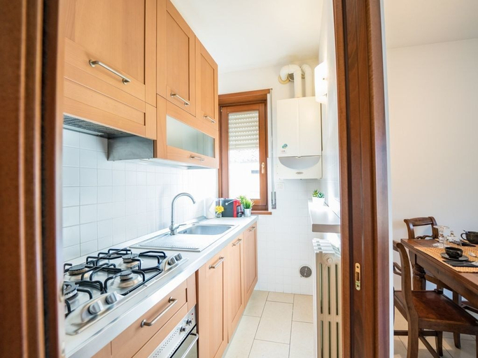 Private kitchen 5, Bright Apartments Verona - Valdonega Torricelle View, Verona