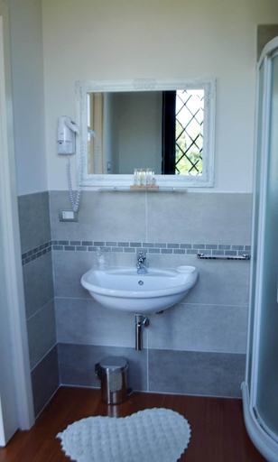 Bathroom 5, Villa Montenero, Verona