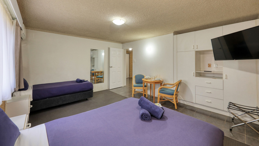 Others 4, Hamilton Hume Motor Inn, Yass Valley