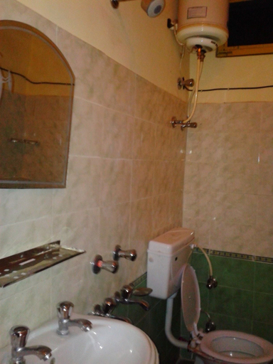 Bathroom, Hotel Thamsar, Kangra