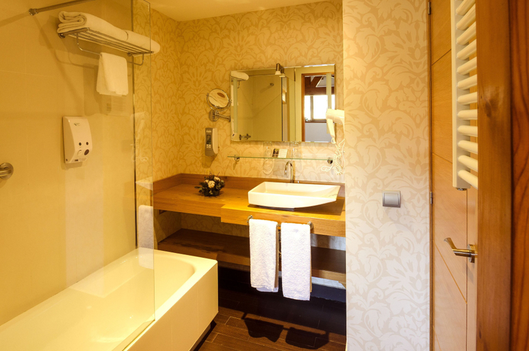 Bathroom 5, Arha Reserva del Saja, Cantabria