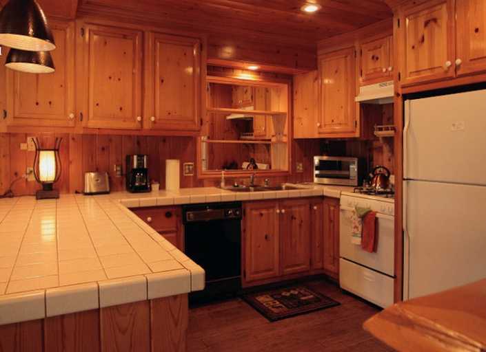 Others 5, Silver Pines Lodge, Riverside