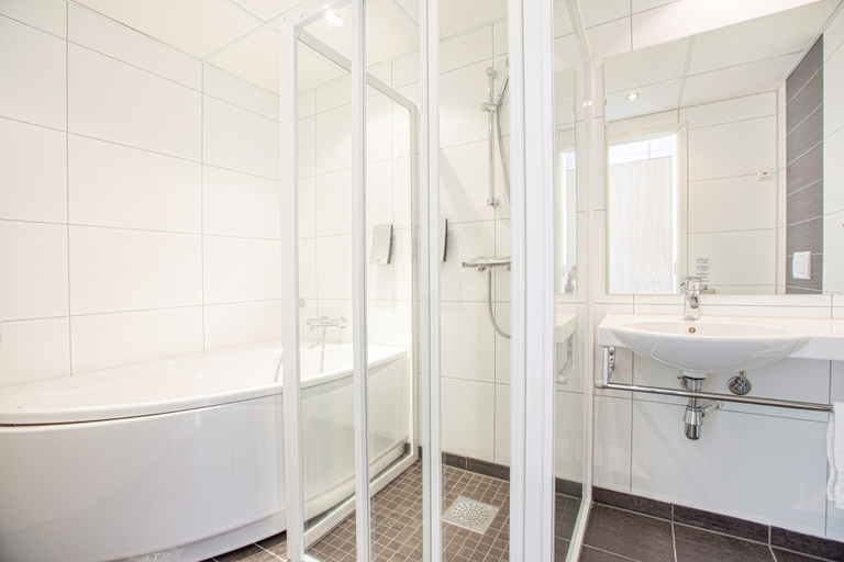 Bathroom 5, Rosfjord Strandhotell, Lyngdal