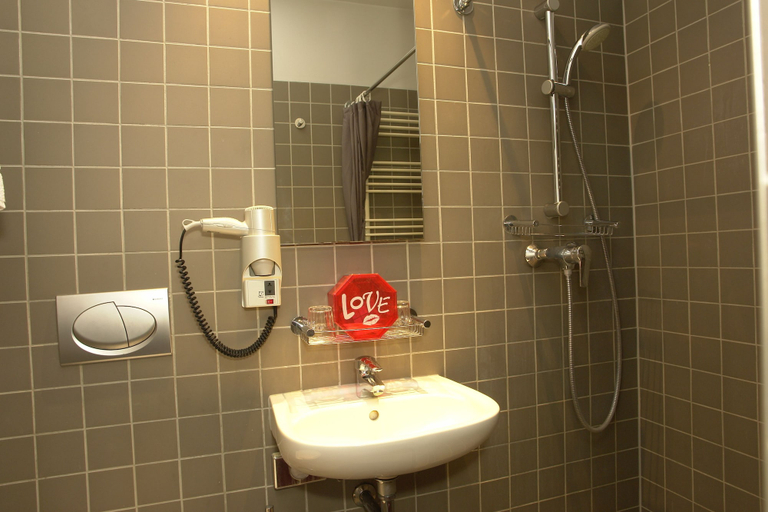 Bathroom 5, Monty Small Design Hotel, Bruxelles