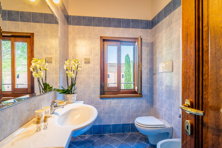 Bathroom 3, Fattoria Settepassi, Pistoia
