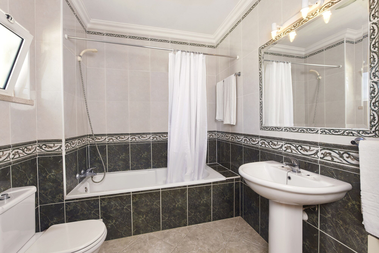 Bathroom, Torre da Aldeia by Umbral, Albufeira