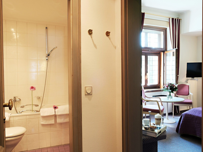 Bathroom 5, Malteser Komturei Hotel / Restaurant, Rheinisch-Bergischer Kreis