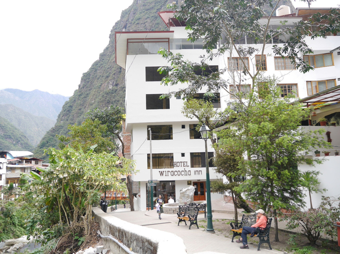 Exterior & Views