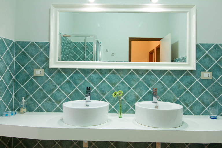 Bathroom 4, Delfino2 Casesicule, Nice Apartment with Balcony, Sand Beach at 70 mt, Wi-Fi, Ragusa