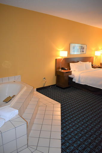 Bedroom 2, Fairfield Inn & Suites by Marriott Cleveland Streetsboro, Portage